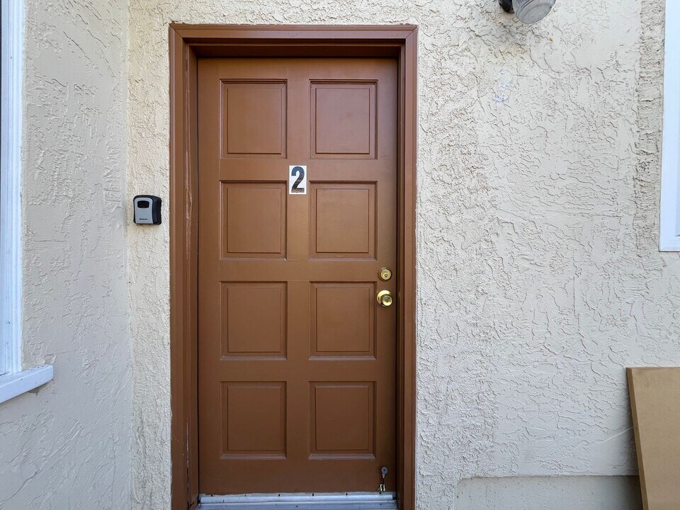 554 Los Angeles Pl in San Diego, CA - Building Photo