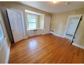 215 W Elm St-Unit -6 in Brockton, MA - Building Photo - Building Photo