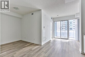 5180 Yonge St in Toronto, ON - Building Photo - Building Photo