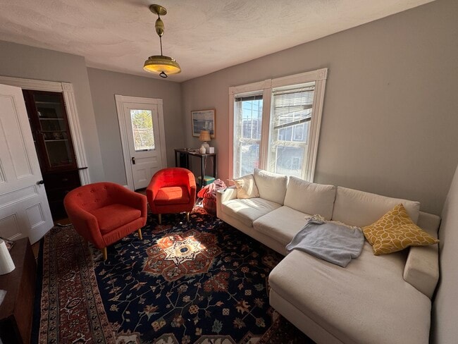 211 Holland St, Unit 2 in Somerville, MA - Building Photo - Building Photo