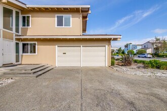 255 Shearwater Is in Foster City, CA - Foto de edificio - Building Photo