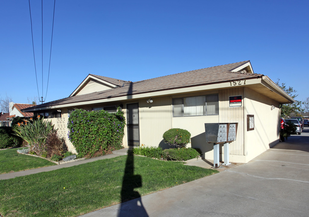 Walnut Apartments in Orange, CA - Foto de edificio