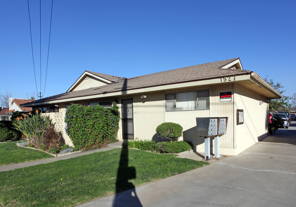 Walnut Apartments in Orange, CA - Building Photo