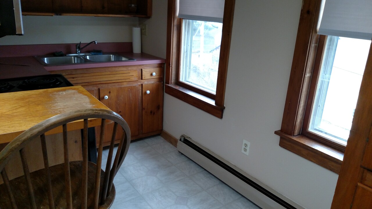 466 - 114 VT Route, Unit 1 in East Burke, VT - Foto de edificio