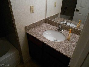 5383 Indian River Dr in Las Vegas, NV - Building Photo - Building Photo