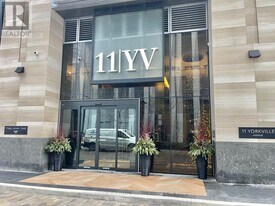 11 Yorkville Ave in Toronto, ON - Building Photo