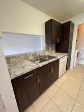 4096 N Pine Island Rd in Sunrise, FL - Building Photo - Building Photo