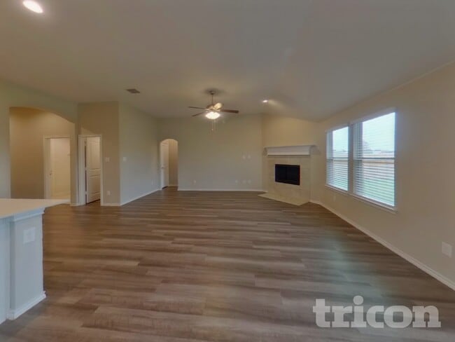 2557 Hadley St in Weatherford, TX - Foto de edificio - Building Photo