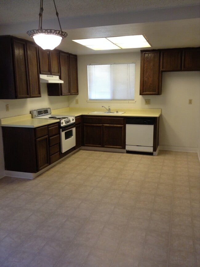 5815 Hazel Ave in Orangevale, CA - Building Photo - Building Photo