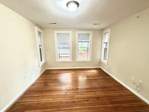 135 W Main St in Waterbury, CT - Foto de edificio - Building Photo