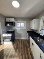 208 W Brown Ave in Bellefontaine, OH - Building Photo