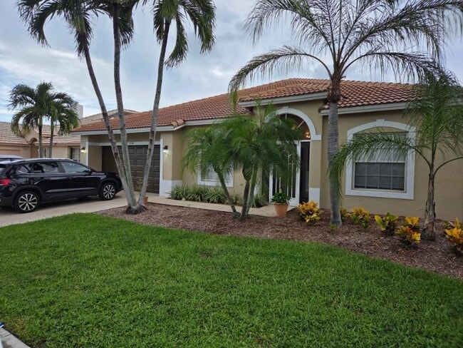 property at 2724 Pointe Cir
