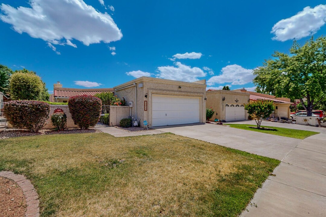 11024 Malaguena Ln NE in Albuquerque, NM - Building Photo