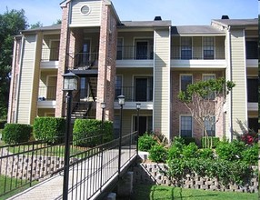 Hidden Oaks Apartments in San Antonio, TX - Building Photo - Building Photo