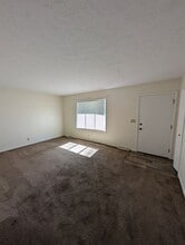2731 Center Rd in Avon, OH - Building Photo - Building Photo