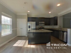 5413 Double Day Ln in Waldorf, MD - Foto de edificio - Building Photo