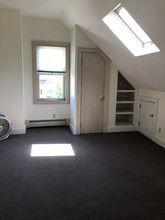 1210 E Brady St, Unit 1210 B in Milwaukee, WI - Building Photo - Building Photo