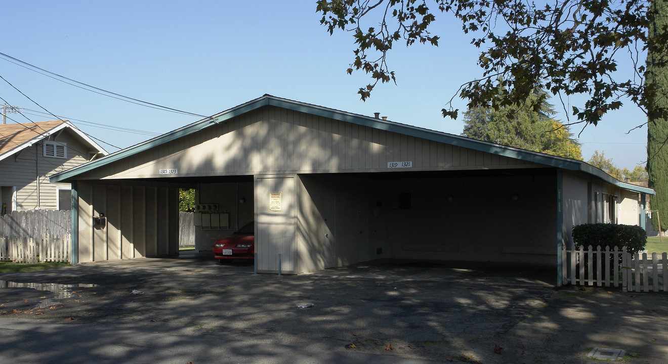 1319-1325 Elm Ave in Atwater, CA - Building Photo