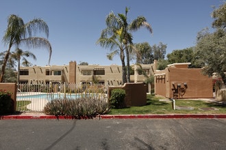 Villa Santa Fe in Phoenix, AZ - Foto de edificio - Building Photo