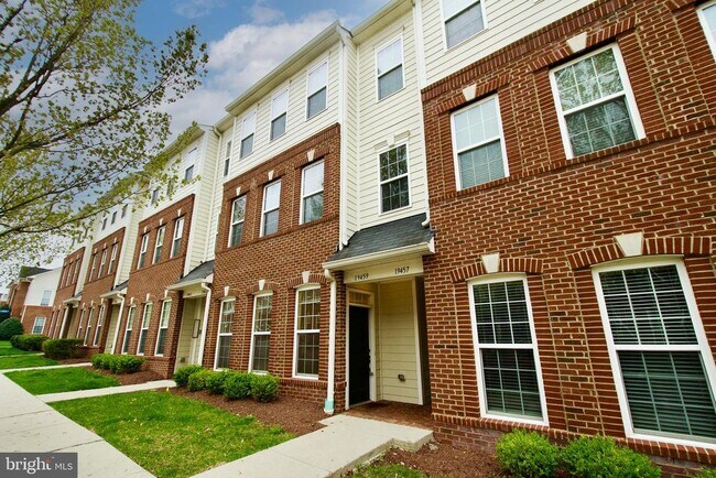 19459 Promenade Dr in Leesburg, VA - Building Photo - Building Photo