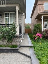 5454 Tasha Dr in Mississauga, ON - Building Photo - Building Photo