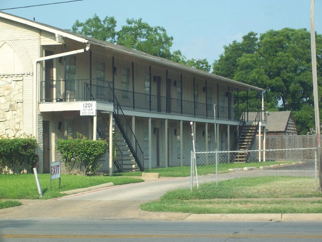 Calais Plaza in Irving, TX - Foto de edificio - Building Photo