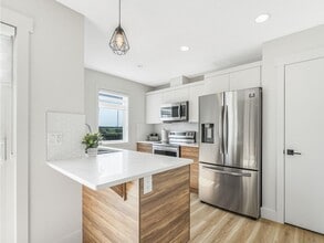 1391 Starling Dr NW in Edmonton, AB - Building Photo - Building Photo