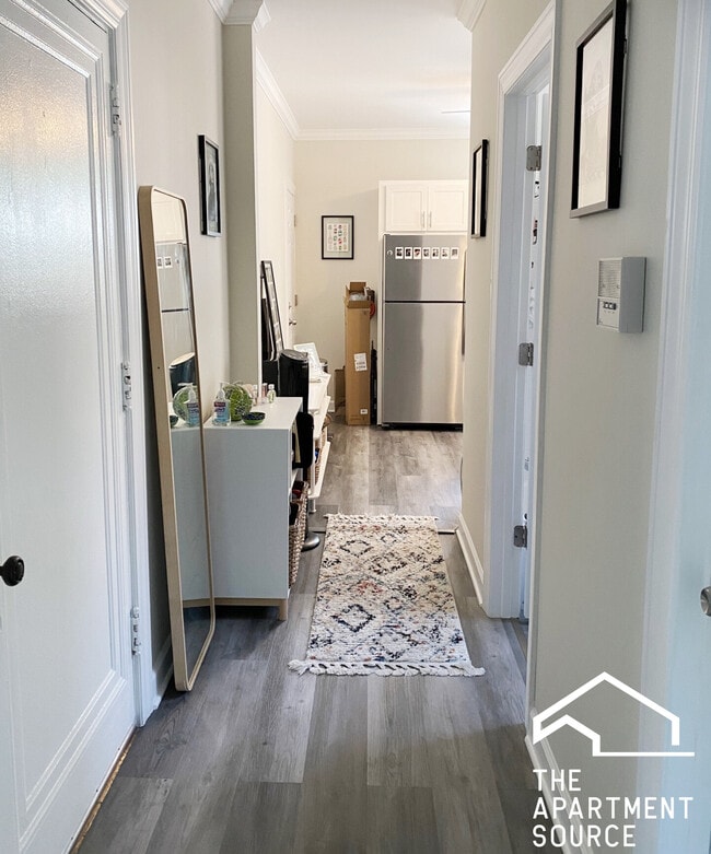 property at 646 W Roscoe St