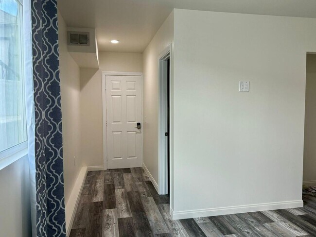 3552 Front St-Unit -ADU 1 Bedroom + 1 Bathroom - NEW in San Diego, CA - Foto de edificio - Building Photo