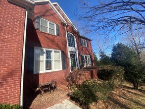 1044 E Lake Dr in Gainesville, GA - Building Photo - Building Photo