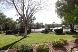7885 W Flamingo Rd in Las Vegas, NV - Building Photo - Building Photo