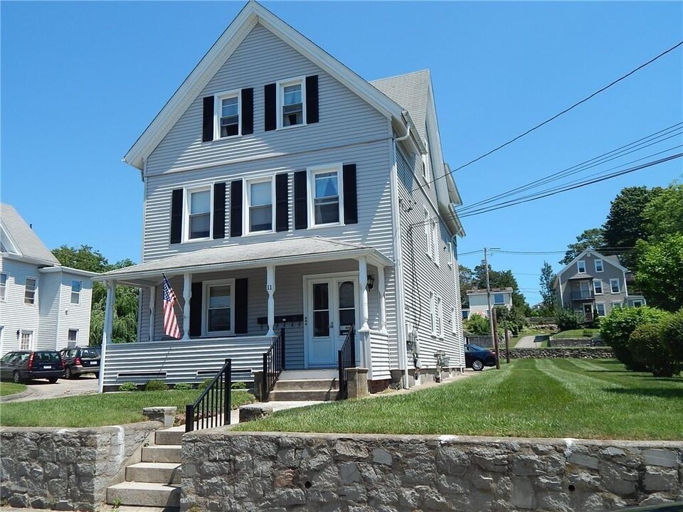 11 Summer St in Westerly, RI - Building Photo