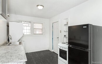 12123 Santa Rosa Dr in Detroit, MI - Building Photo - Building Photo