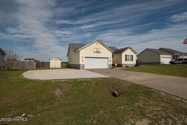202 Quarry Trail in Richlands, NC - Building Photo - Building Photo