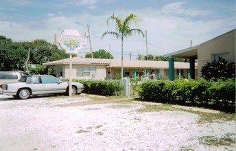 Hollywood Manor - Subdivision in Hollywood, FL - Foto de edificio - Building Photo