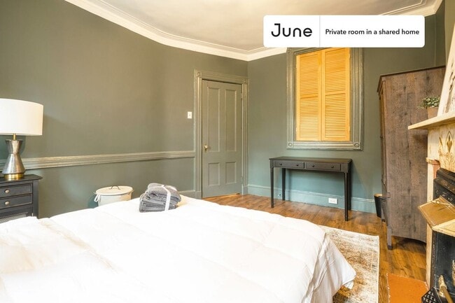 Private bedroom in 5 bed/1 bath Home in New York, NY - Building Photo - Building Photo