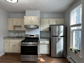 479 Sumner St, Unit 2 in Boston, MA - Building Photo - Building Photo