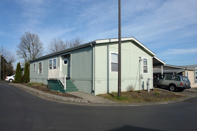 Sumner Estates in Portland, OR - Building Photo - Building Photo