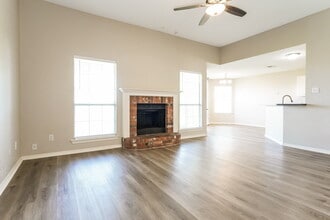 321 Sondra Way in Red Oak, TX - Building Photo - Building Photo