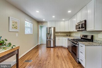 4715 Oxbow Rd in Rockville, MD - Building Photo - Building Photo