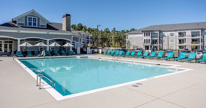 Holly Springs Place Apartments in Holly Springs, NC - Foto de edificio - Building Photo