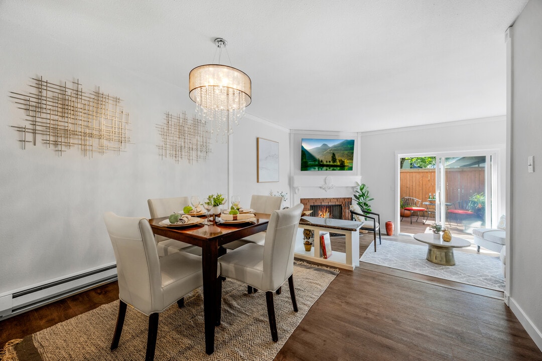 105 146th Ave SE in Bellevue, WA - Building Photo