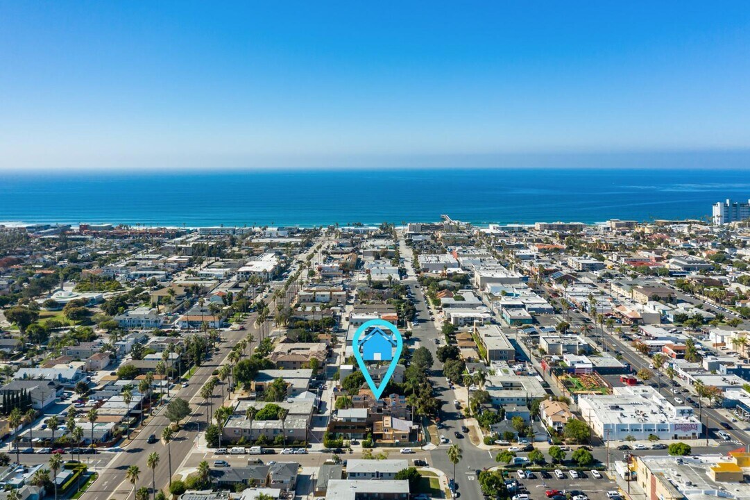 1169 Hornblend St in San Diego, CA - Building Photo