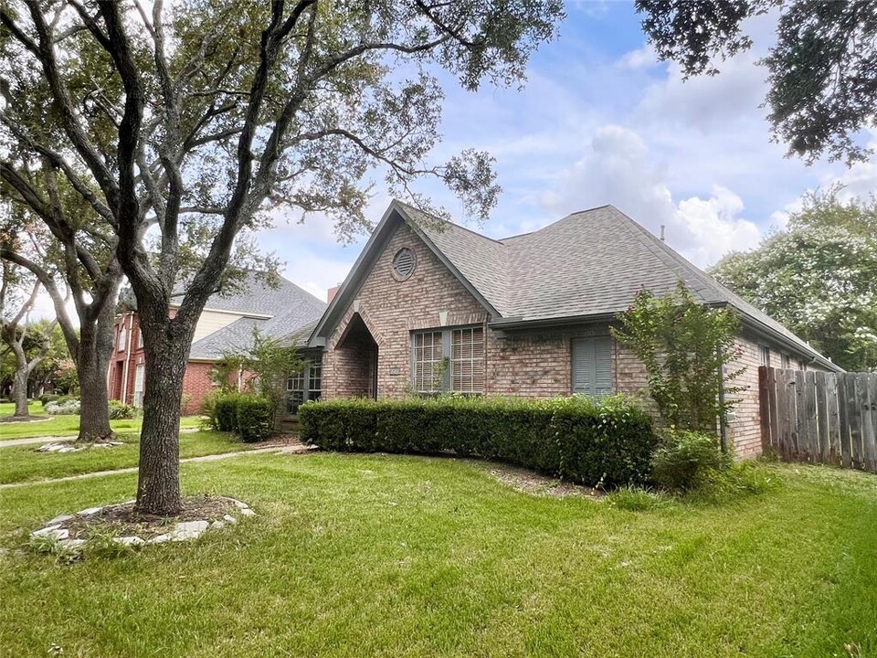 5103 Plantation Colony Dr in Sugar Land, TX - Foto de edificio