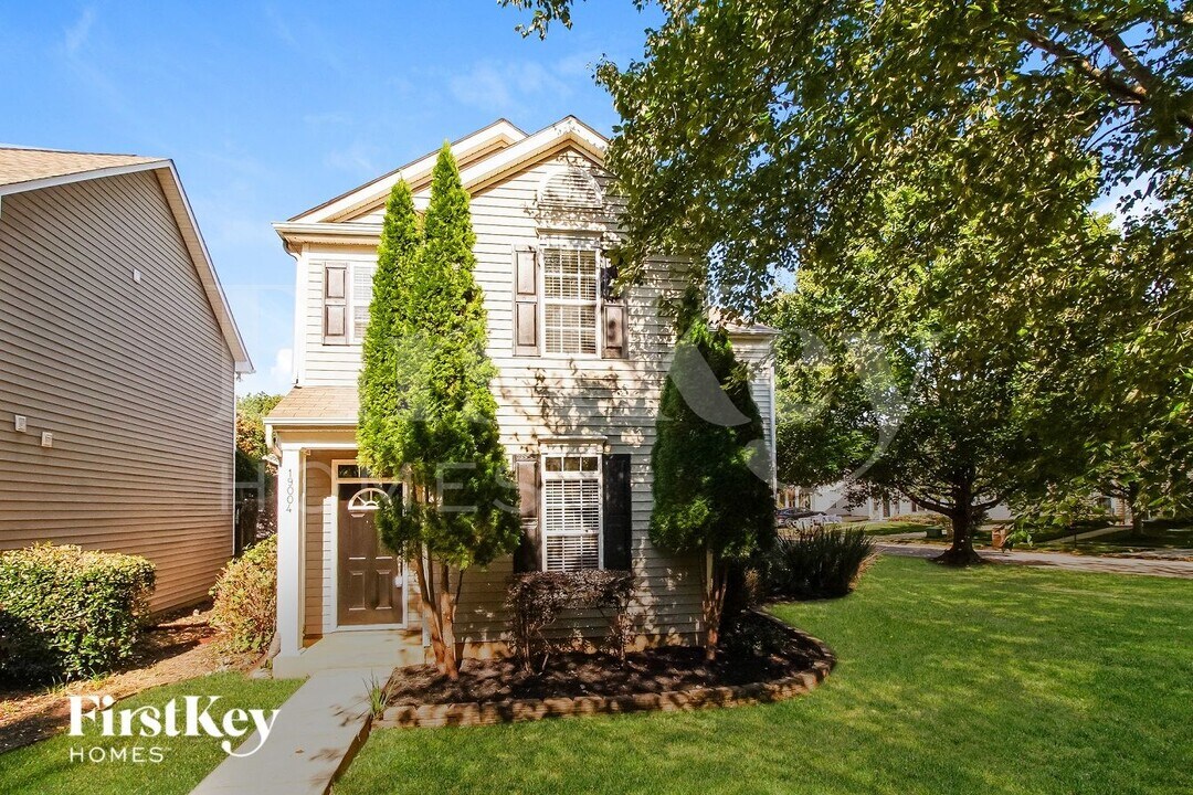 19004 Long Pond Ln in Cornelius, NC - Foto de edificio