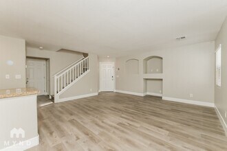 10352 Keystone Pastures St in Las Vegas, NV - Building Photo - Building Photo