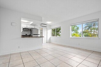 391 SE 19th Ave in Pompano Beach, FL - Building Photo - Building Photo
