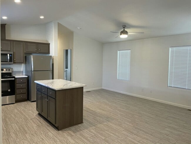 1702 E John Cabot Rd in Phoenix, AZ - Building Photo - Building Photo