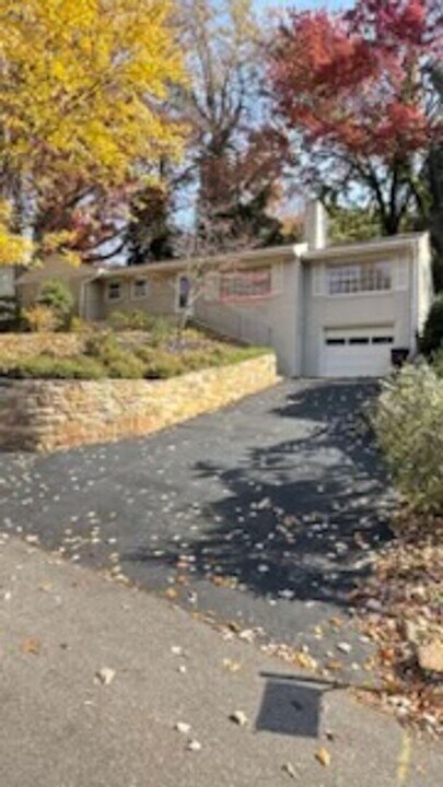 3120 Stoneridge Rd SW in Roanoke, VA - Building Photo