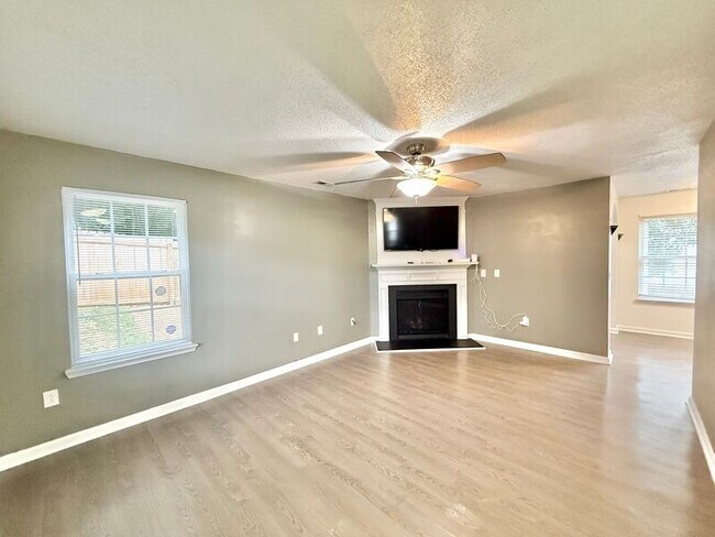 4205 Brookvalley Dr in Raleigh, NC - Foto de edificio - Building Photo